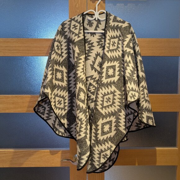 MINI TIPI Indigenous Reversible Shawl / Châle réversible écoresponsable - Picture 1 of 3